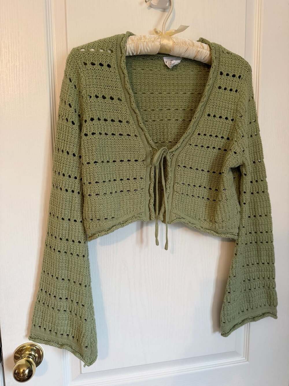 WILLOW & WIND Sage Green Crochet Crop Cardigan Size M Tie Front